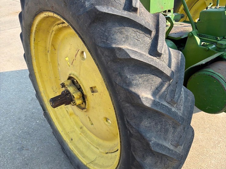 john-deere-b-image-13