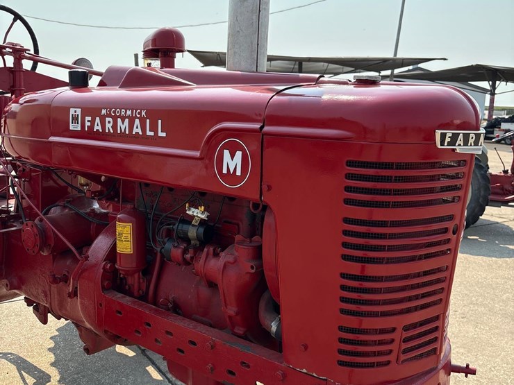 1949-farmall-m-tractor-image-14