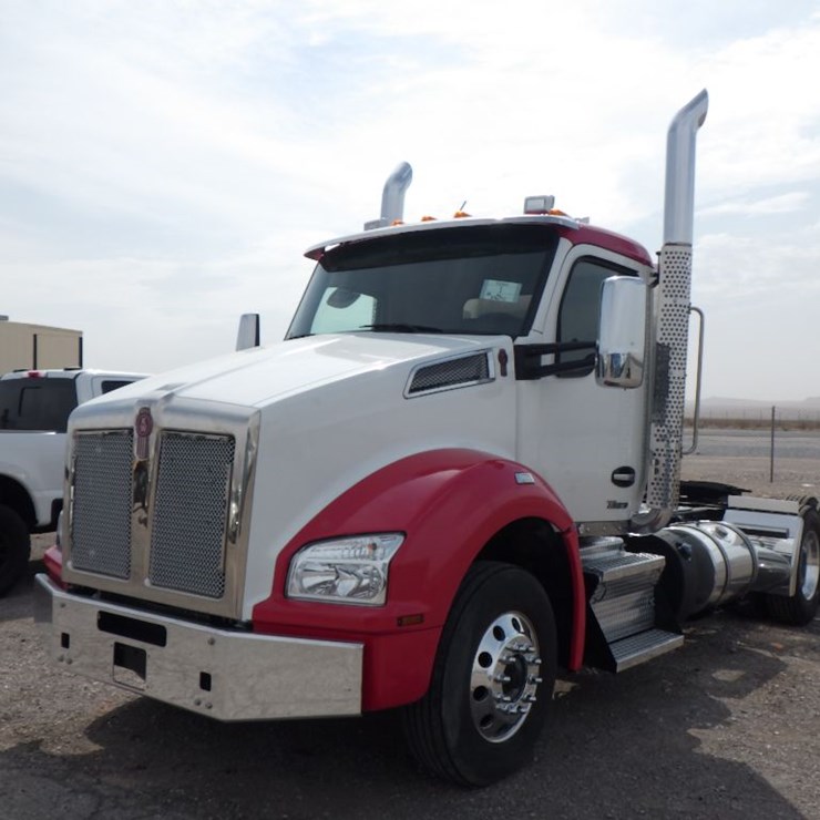 2024 KENWORTH T880