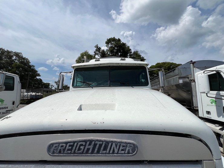 mdhd-freightliner-for-project-or-parts-equipped-with-an-m11-and-an-adams-tender-image-13