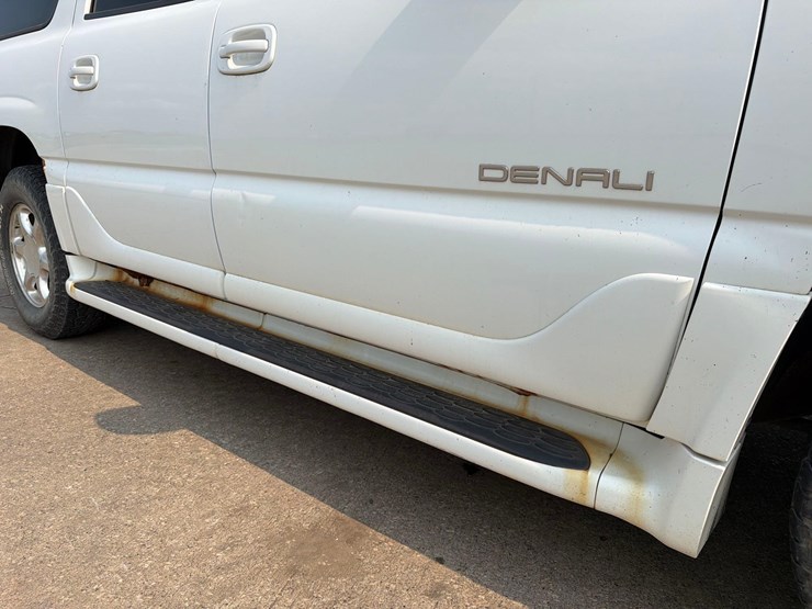2005-gmc-yukon-denali-image-18