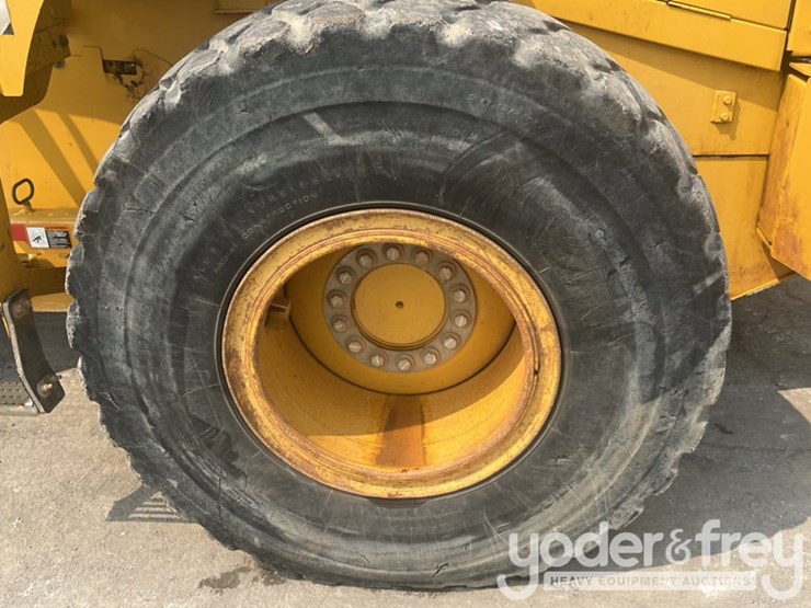 2014-deere-624k-image-9