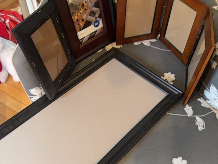 various-unused-picture-frames-and-tablecloth.-also-magazine-rack.-image-8