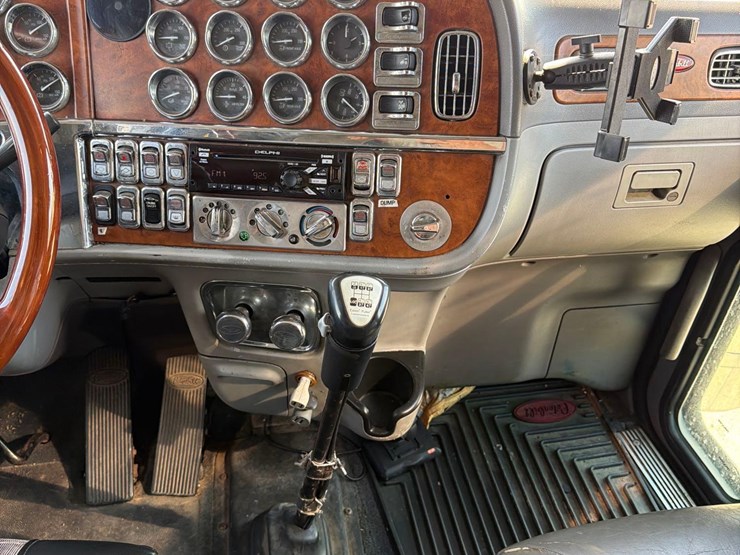 2007-peterbilt-379-image-49