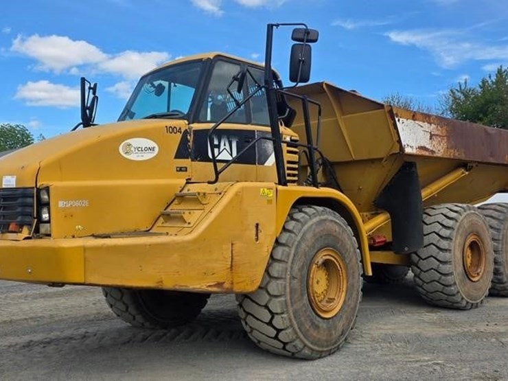 2011-caterpillar-740-image-1