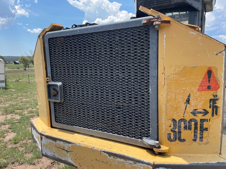 2010-caterpillar-553-image-31