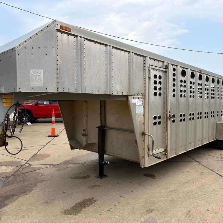 1991 WILSON LIVESTOCK TRAILER