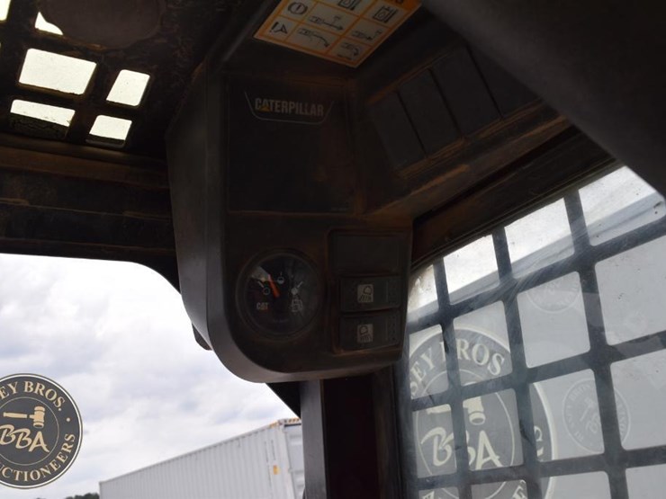 caterpillar-246-image-34