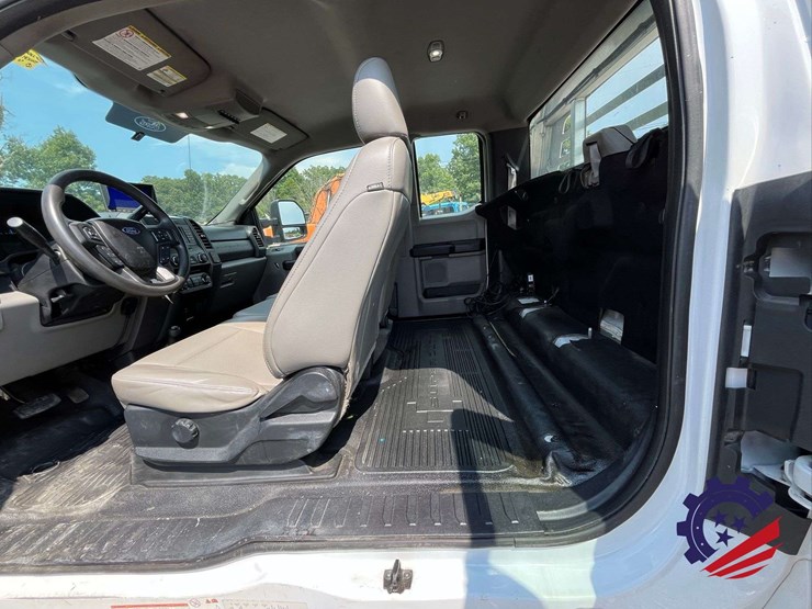 2017-ford-f550-xl-image-52