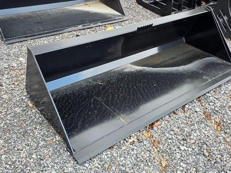 new-swict-78"-skidloader-bucket-image-1