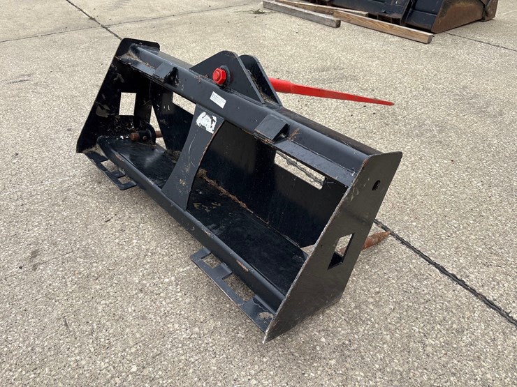 kc-skidloader-3-prong-bale-spear-image-3