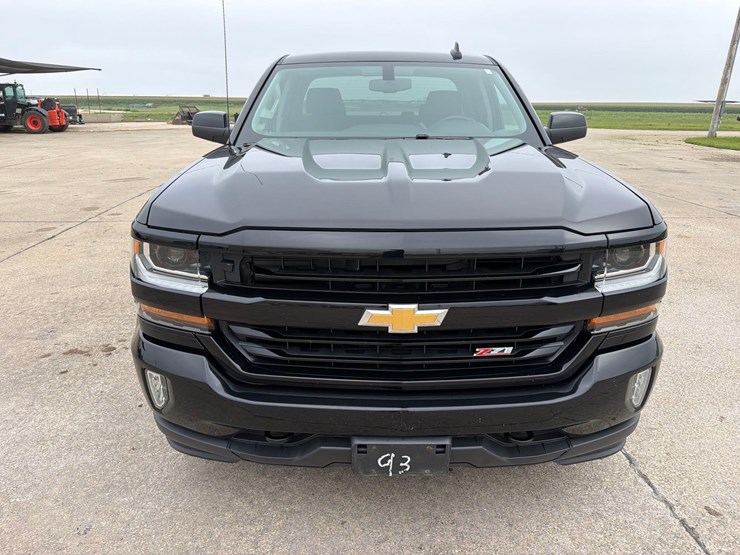 2018-chevrolet-1500-image-2