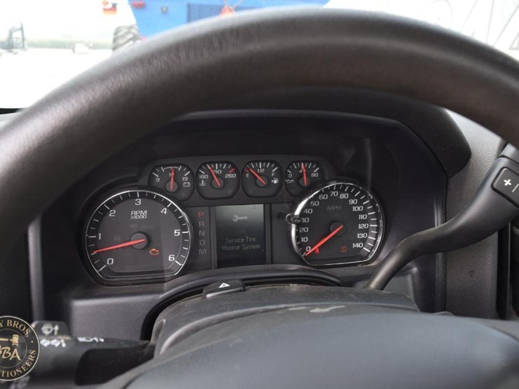 2015-chevrolet-silverado-1500-image-21