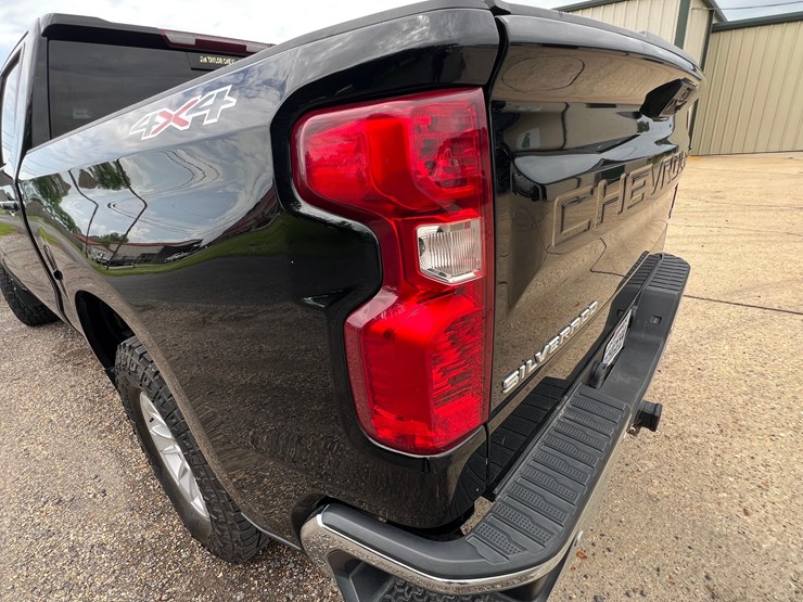 2022-chevrolet-silverado-1500-image-43