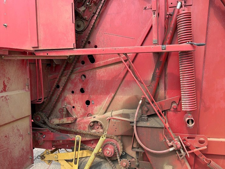 new-holland-660-image-41