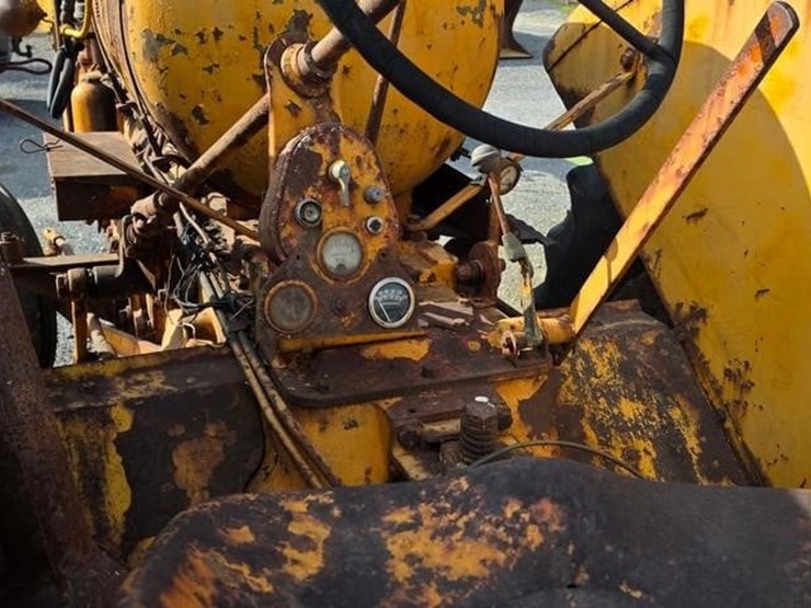 minneapolis-moline-tractor-(not-running)-114-image-20