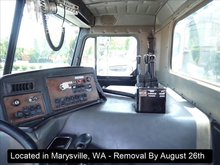 2007-peterbilt-320-image-11