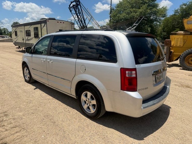 2009-dodge-grand-caravan-sxt-image-4
