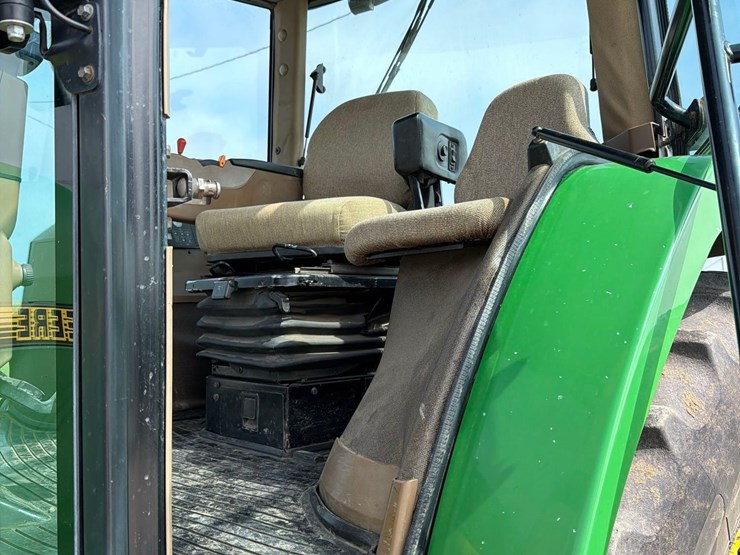 john-deere-8200-image-44