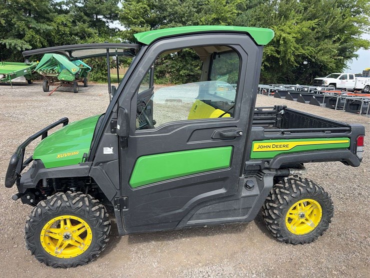 2022-john-deere-gator-image-2