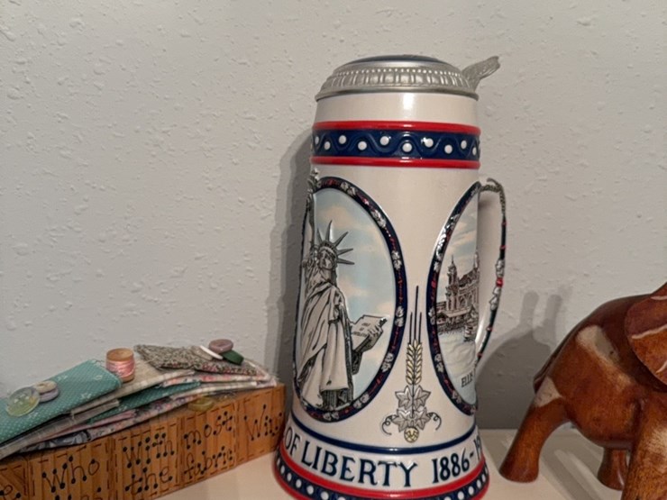 beer-stein-and-other-decorations-image-8