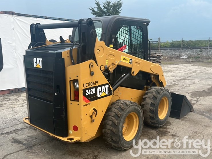 2019-caterpillar-242d-image-6