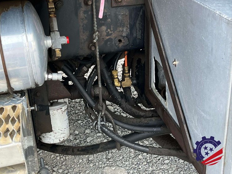 2008-peterbilt-365-image-24
