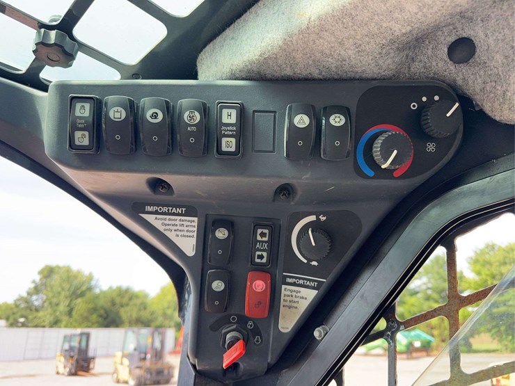 deere-328d-image-11
