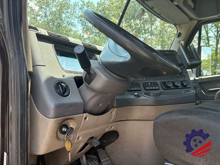 2016-freightliner-cascadia-113-image-44