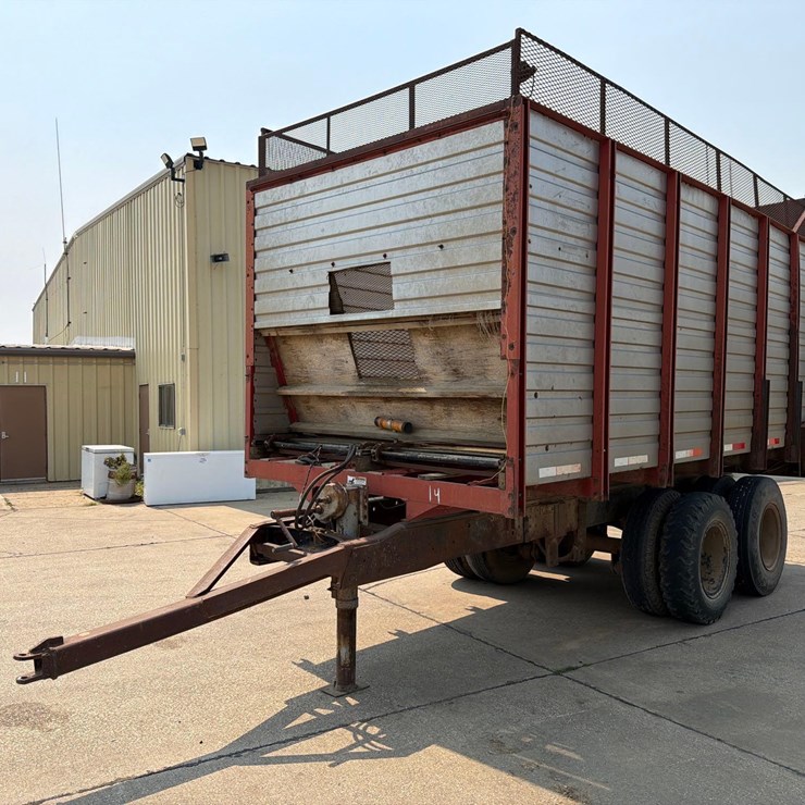 H&S 18ft Rear Unload Silage Wagon