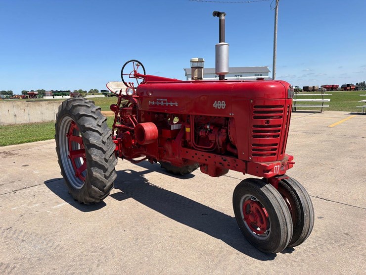 farmall-400-tractor-image-2