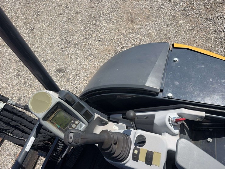 2020-deere-35g-image-10