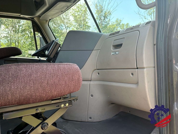 2017-freightliner-cascadia-113-image-37