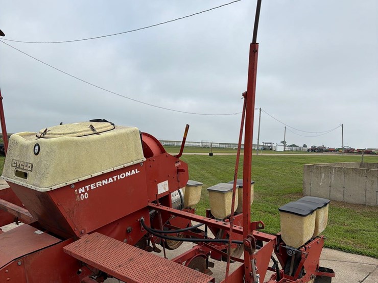 international-400-image-17