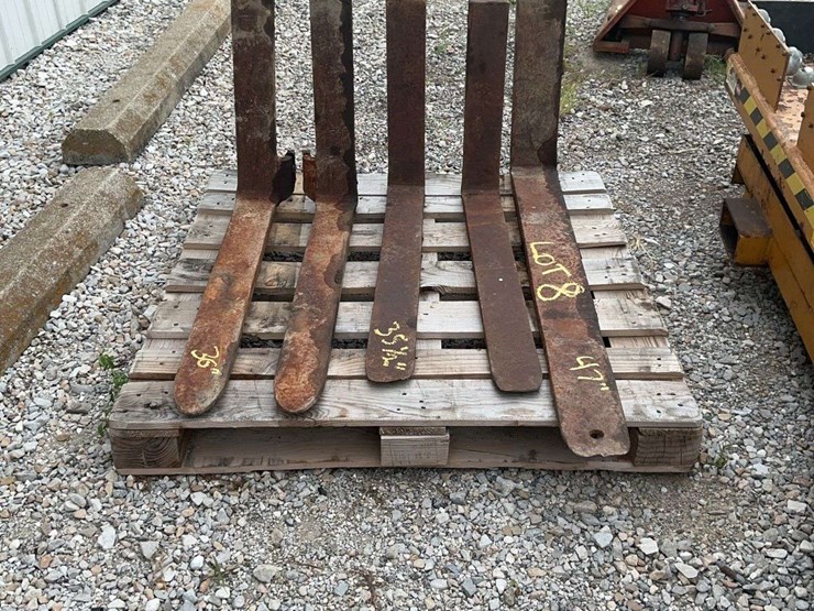 2-sets-of-pallet-forks-and-1-single-fork-image-2