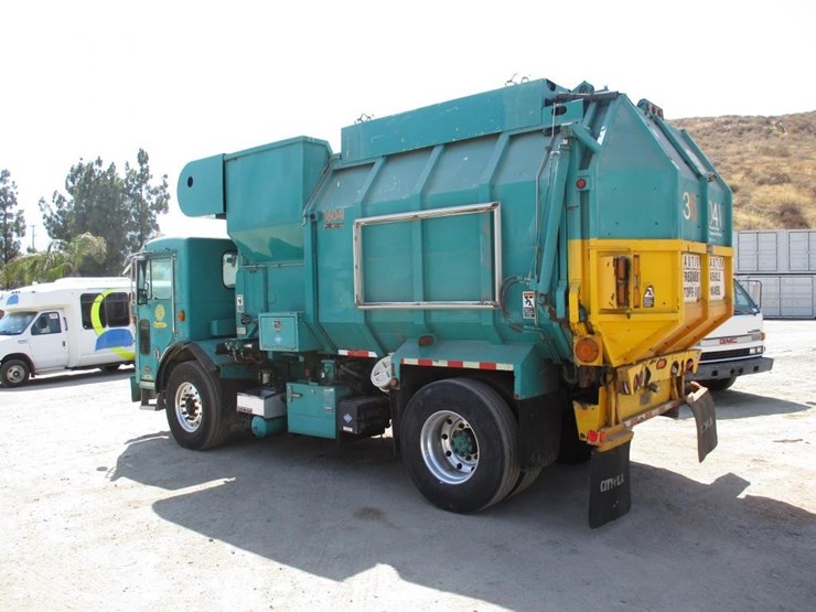 2009-peterbilt-320-image-3