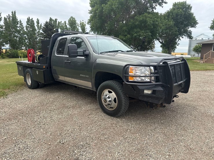 2011-chevrolet-3500-image-9