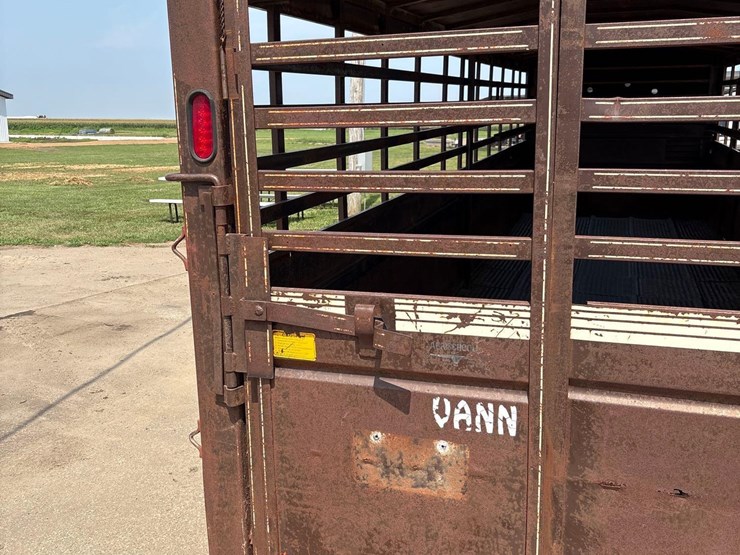 1990-trailmann-7ft-x-24ft-gooseneck-livestock-trailer-image-30