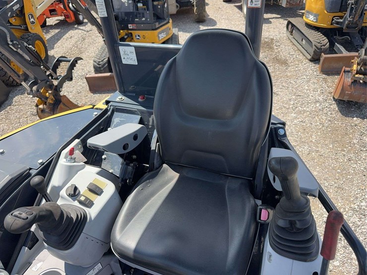2020-deere-35g-image-7
