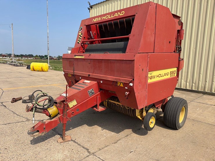 new-holland-660-image-1