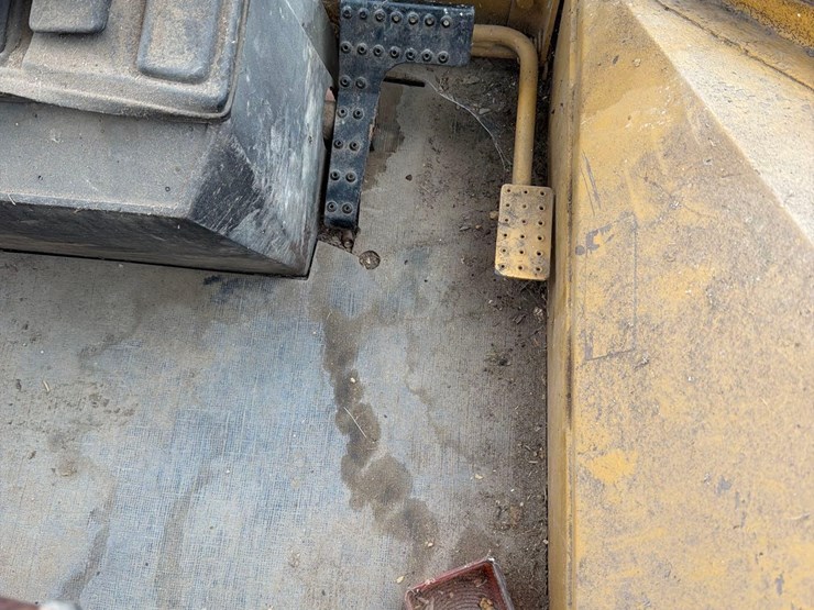caterpillar-416-image-50
