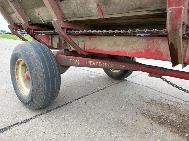 roorda-16ft-rear-unload-silage-wagon-image-13