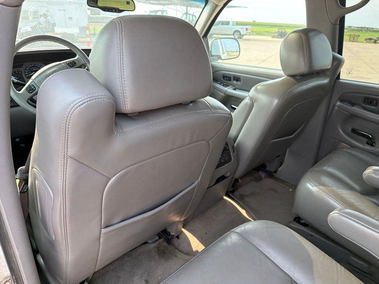 2005-gmc-yukon-denali-image-28