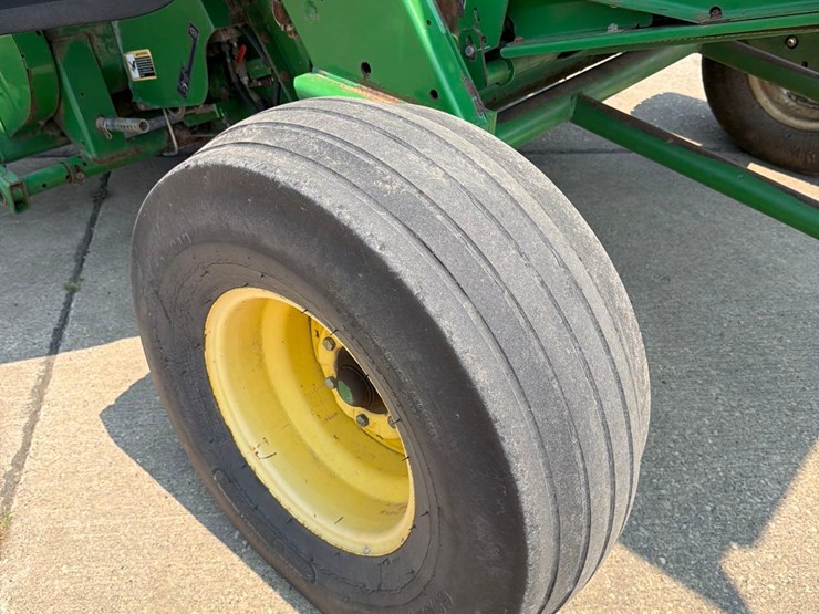 john-deere-582-image-33