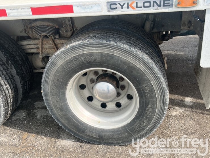 2018-freightliner-114sd-image-19