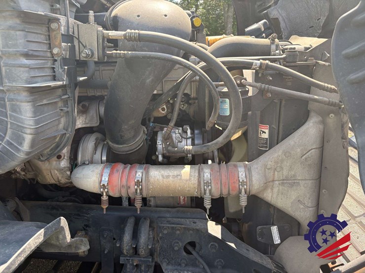 2015-freightliner-cascadia-113-image-39