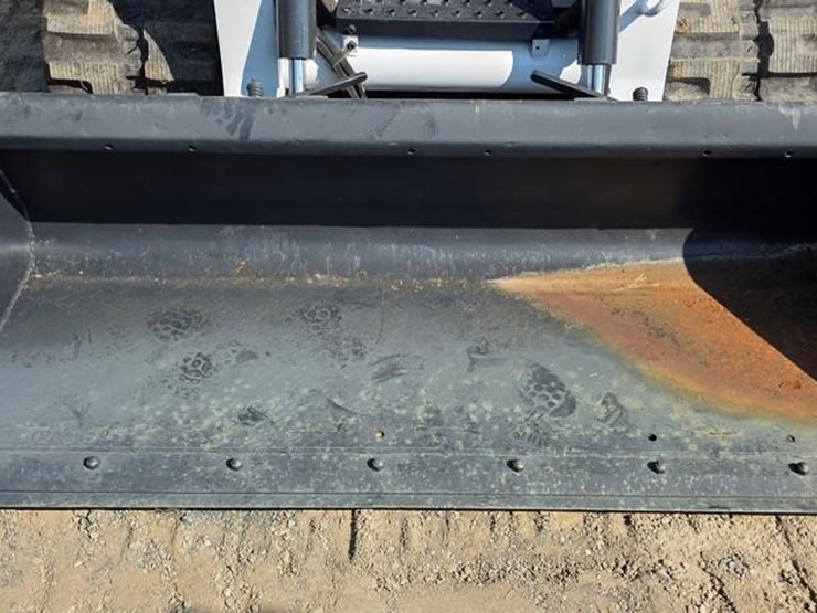 2010-bobcat-t300-image-35