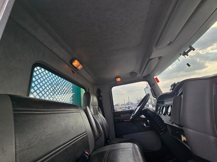 2010-kenworth-t370-image-42