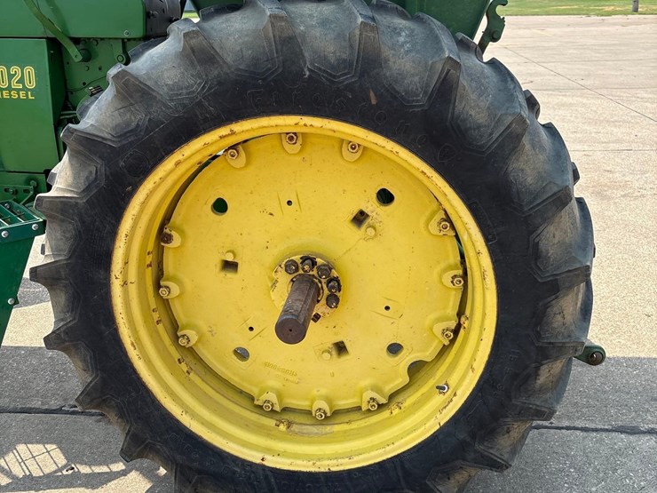john-deere-3020-image-5