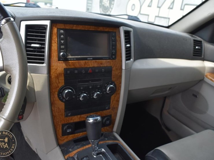2009-jeep-grand-cherokee-limited-image-21
